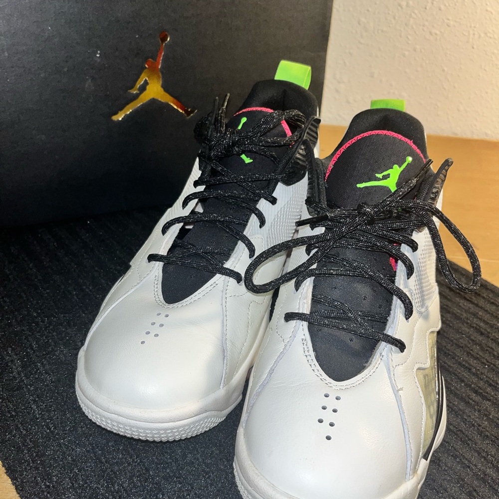Jordan Zooms - Picture 5 of 6